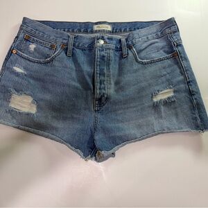 Madewell Women's Light Blue Distressed Jean Shorts size 32, us size 14 see meas